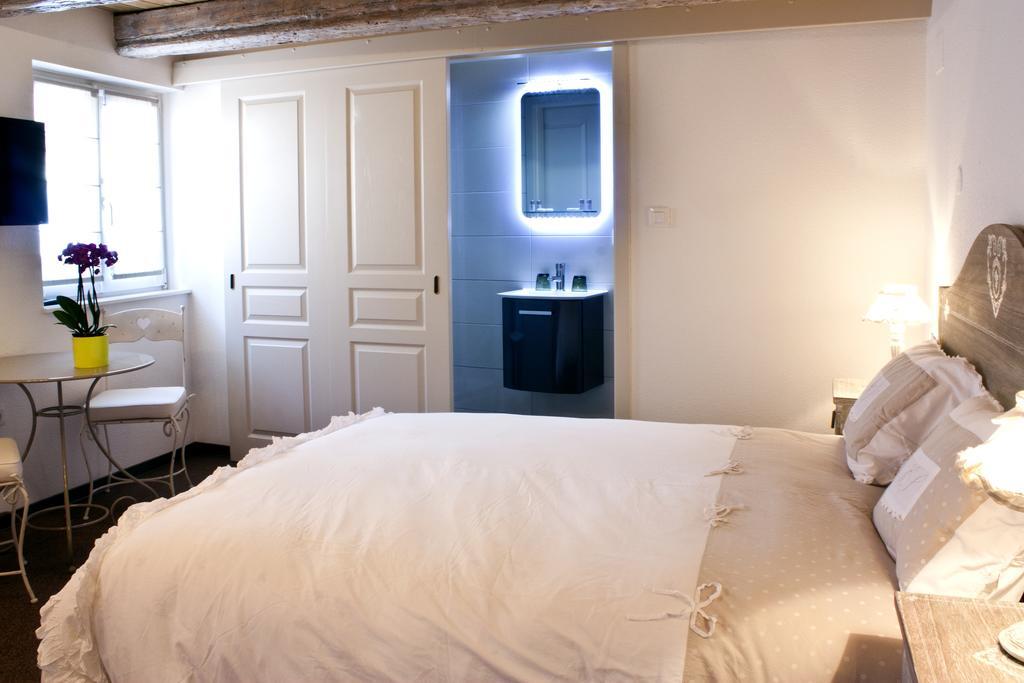 Chambre Le Hupsa Pfannala サン・ティポリット 部屋 写真