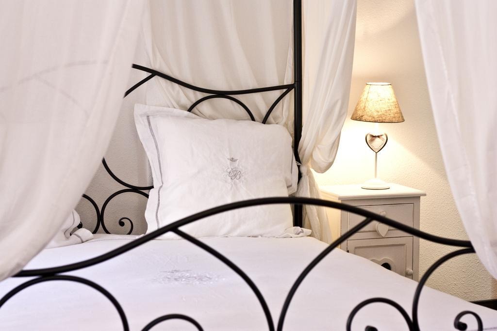 Chambre Le Hupsa Pfannala サン・ティポリット 部屋 写真