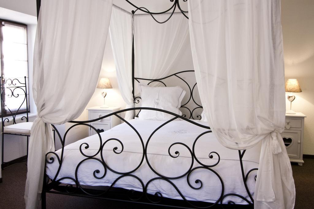Chambre Le Hupsa Pfannala サン・ティポリット 部屋 写真