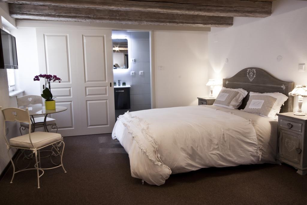 Chambre Le Hupsa Pfannala サン・ティポリット 部屋 写真