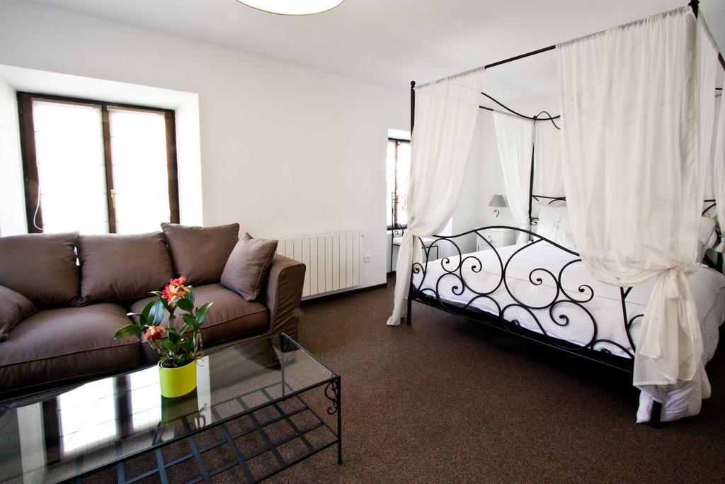 Chambre Le Hupsa Pfannala サン・ティポリット 部屋 写真