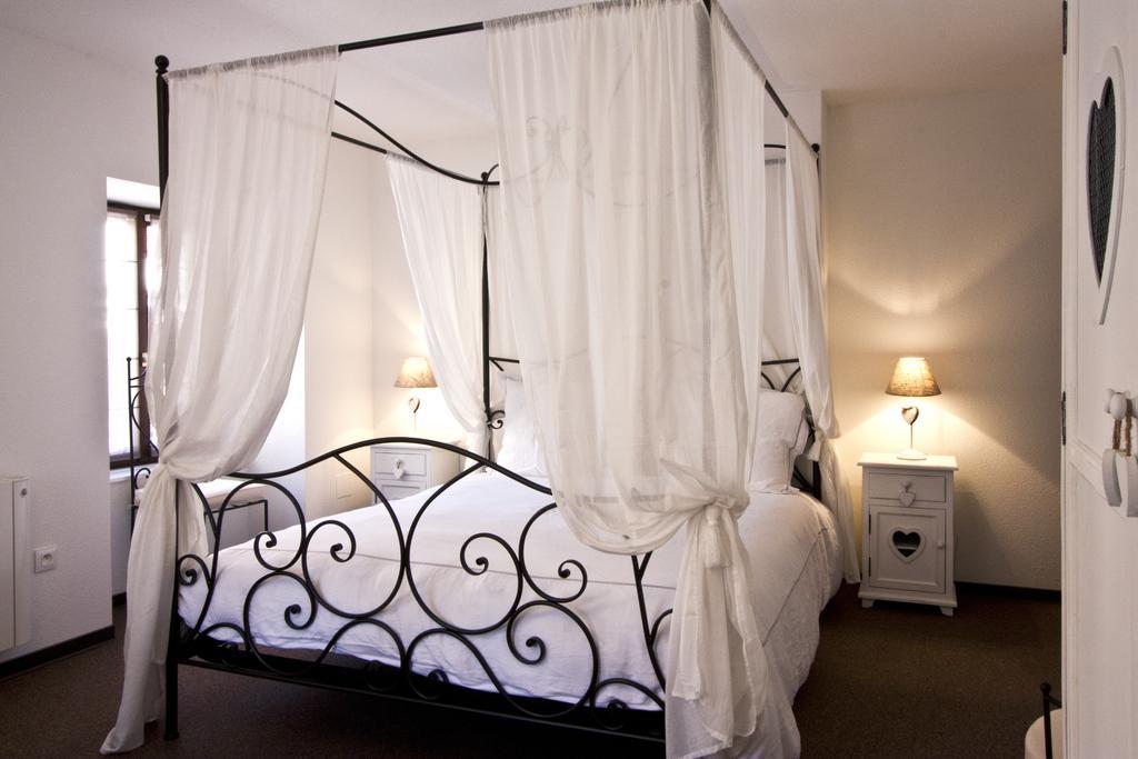 Chambre Le Hupsa Pfannala サン・ティポリット 部屋 写真